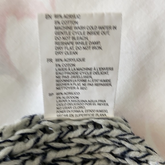 Open shoulder sweater - Picture 6 of 6